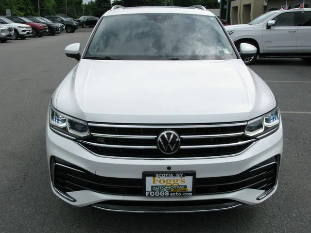 2022 Volkswagen Tiguan SEL R-Line 4Motion — photo