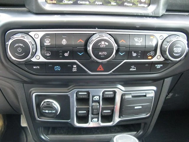2023 Jeep Wrangler Sahara 4xe — photo