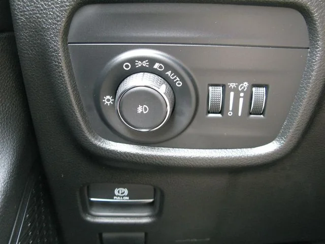 2023 Jeep Grand Cherokee L Limited — photo