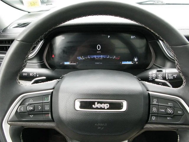 2023 Jeep Grand Cherokee L Limited — photo