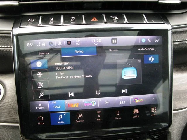 2023 Jeep Grand Cherokee L Limited — photo