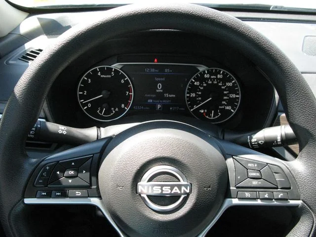2024 Nissan Altima 2.5 SV — photo