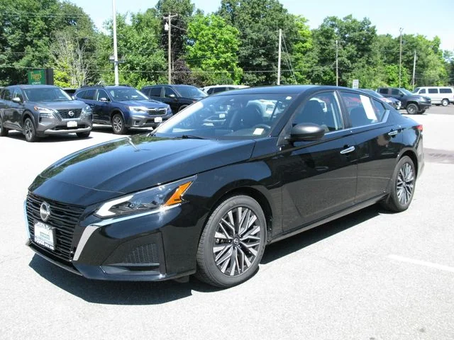 2024 Nissan Altima 2.5 SV — photo