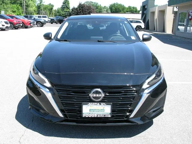 2024 Nissan Altima 2.5 SV — photo