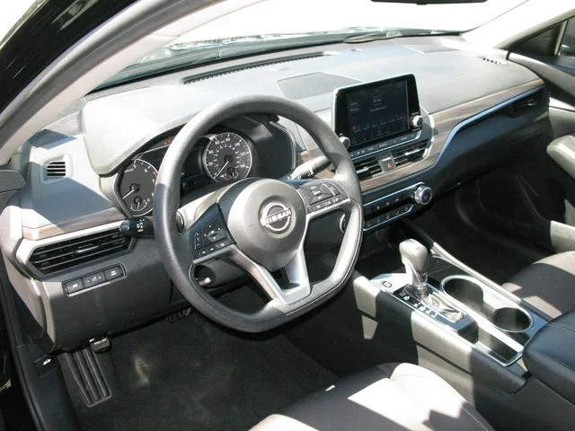 2024 Nissan Altima 2.5 SV — photo