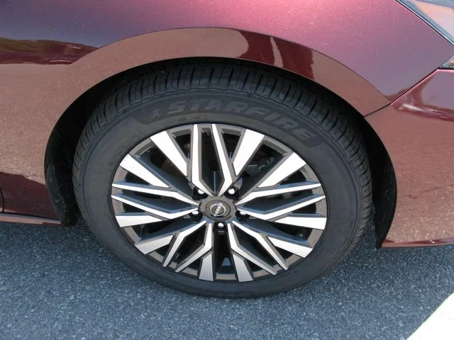 2024 Nissan Altima 2.5 SV — photo