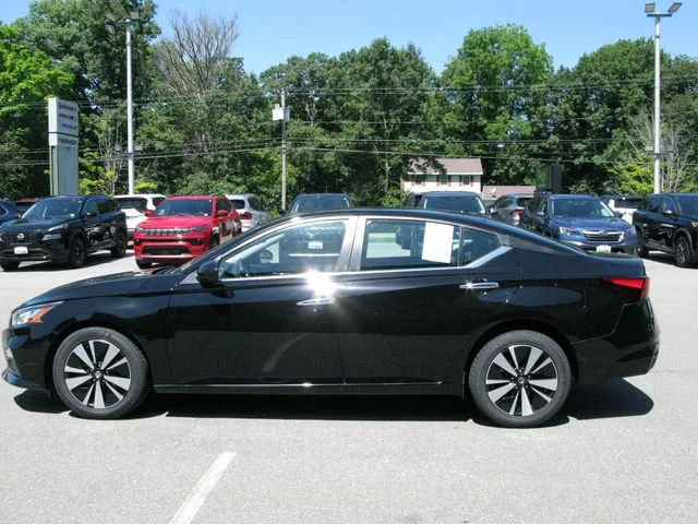 2022 Nissan Altima 2.5 SV — photo