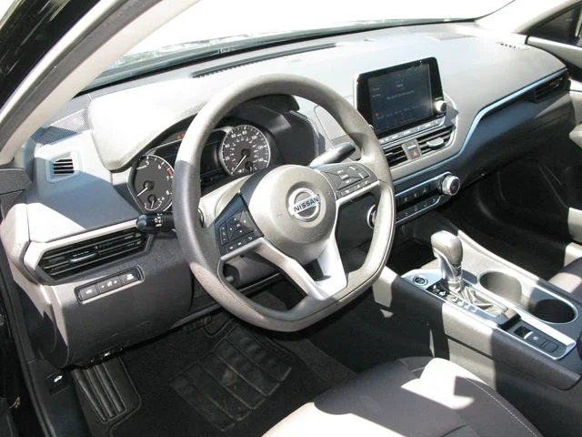 2022 Nissan Altima 2.5 SV — photo