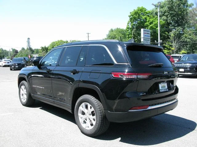 2023 Jeep Grand Cherokee Limited — photo