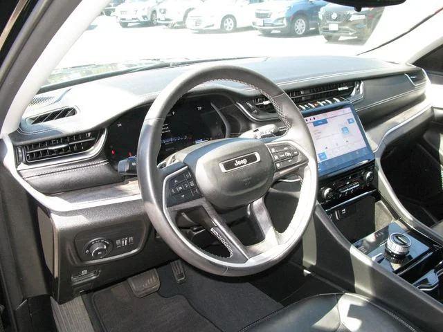 2023 Jeep Grand Cherokee Limited — photo