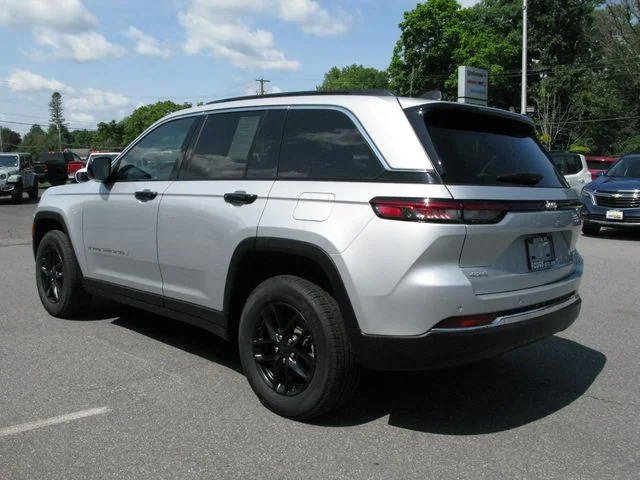 2024 Jeep Grand Cherokee Laredo X — photo