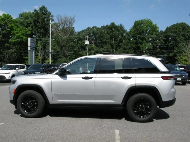 2024 Jeep Grand Cherokee Laredo X — photo