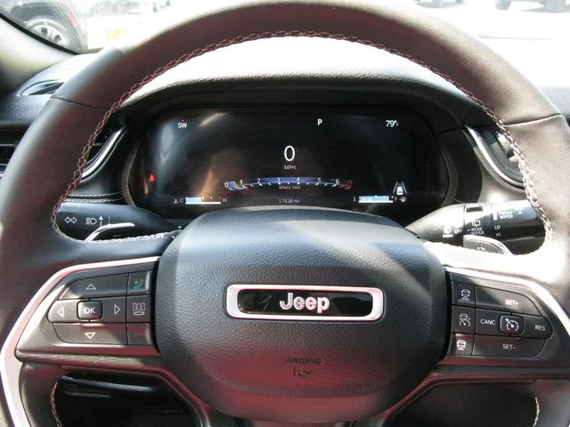 2024 Jeep Grand Cherokee Laredo X — photo