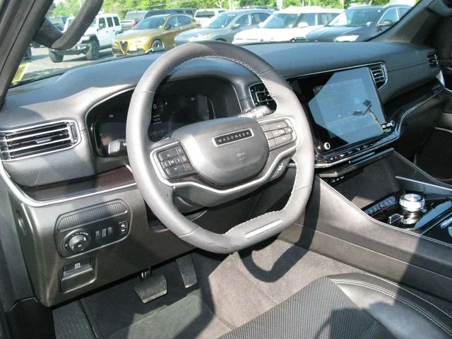 2023 Jeep Wagoneer Base — photo