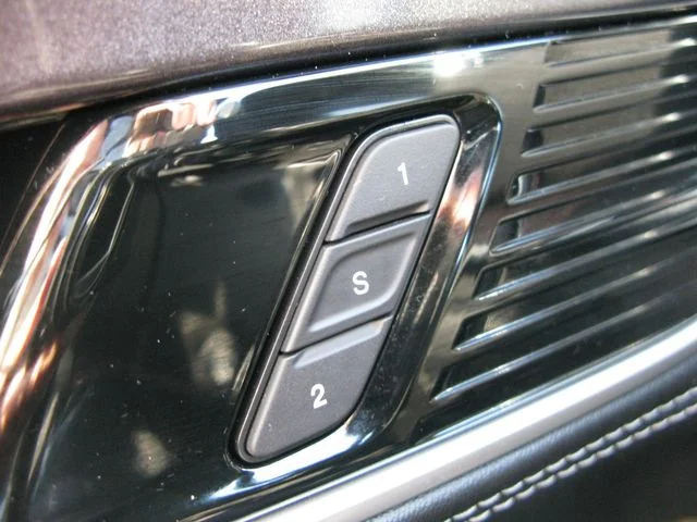 2023 Jeep Wagoneer Base — photo