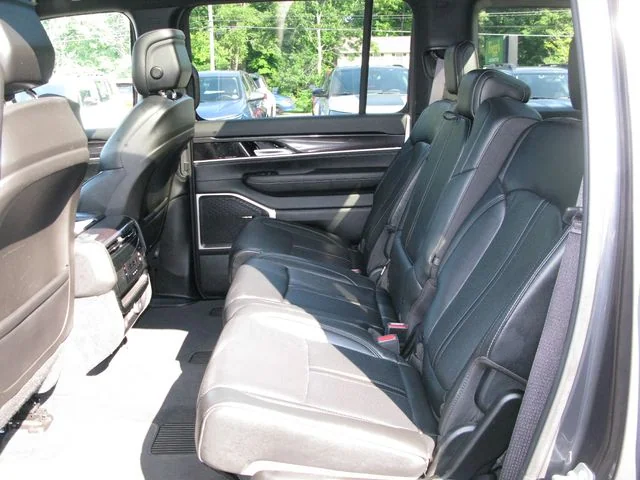 2023 Jeep Wagoneer Base — photo