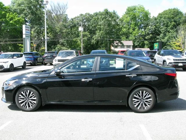 2025 Nissan Altima 2.5 SV — photo