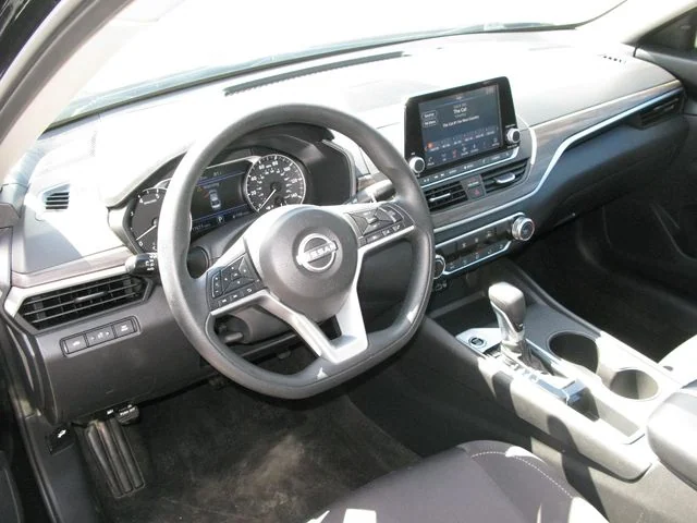 2025 Nissan Altima 2.5 SV — photo