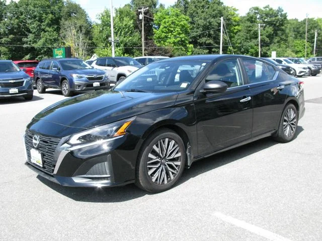 2025 Nissan Altima 2.5 SV — photo