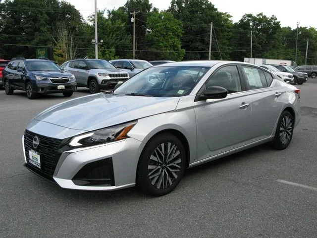 2024 Nissan Altima 2.5 SV — photo
