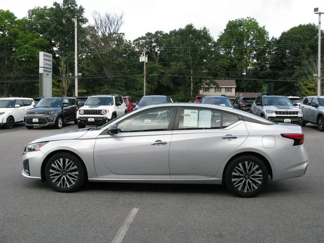 2024 Nissan Altima 2.5 SV — photo