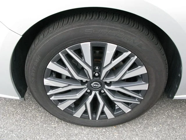 2024 Nissan Altima 2.5 SV — photo