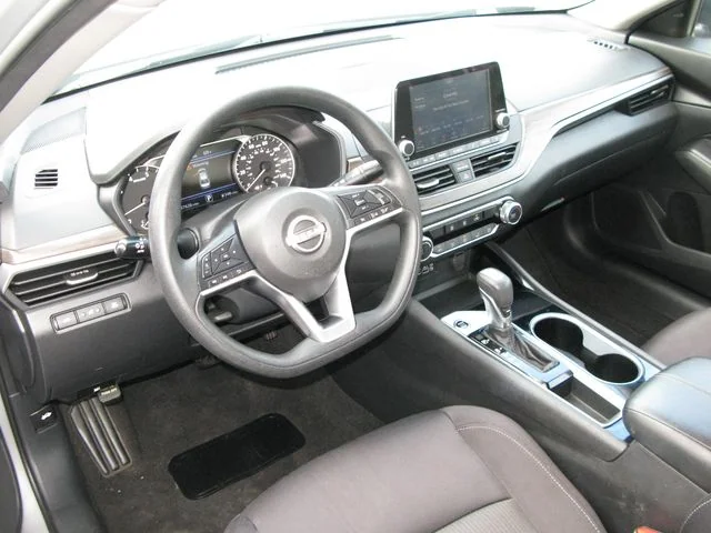 2024 Nissan Altima 2.5 SV — photo