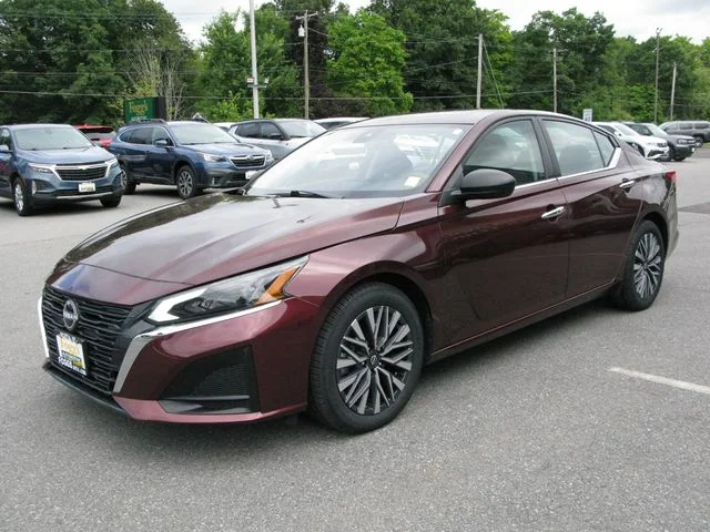 2024 Nissan Altima 2.5 SV — photo