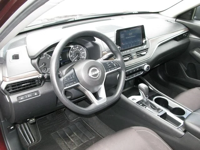 2024 Nissan Altima 2.5 SV — photo