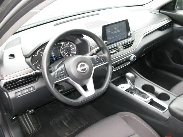2025 Nissan Altima 2.5 SV — photo
