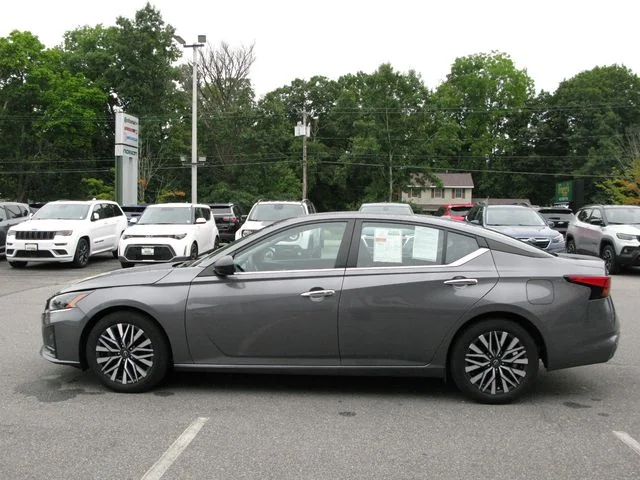 2025 Nissan Altima 2.5 SV — photo