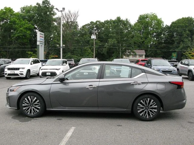 2024 Nissan Altima 2.5 SV — photo