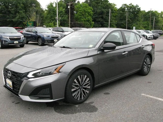 2024 Nissan Altima 2.5 SV — photo