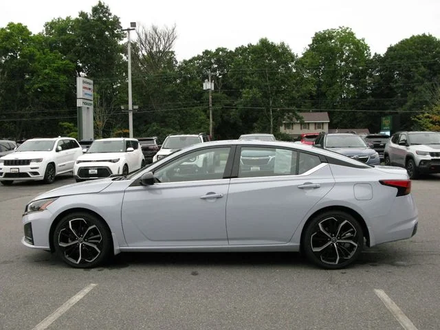2023 Nissan Altima 2.5 SR — photo