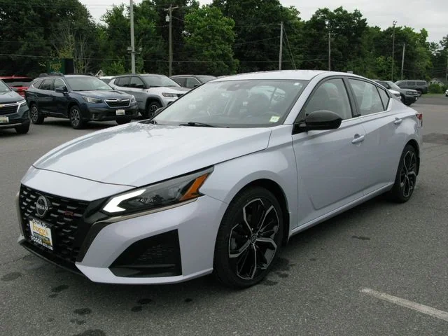 2023 Nissan Altima 2.5 SR — photo