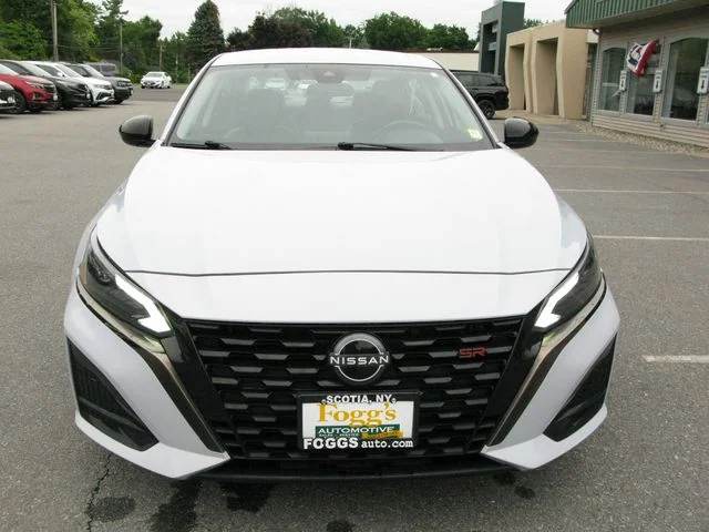 2023 Nissan Altima 2.5 SR — photo