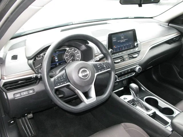 2024 Nissan Altima 2.5 SV — photo