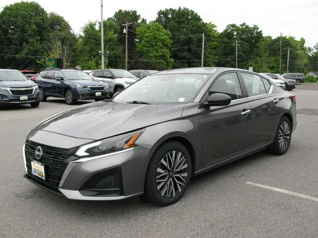 2024 Nissan Altima 2.5 SV — photo