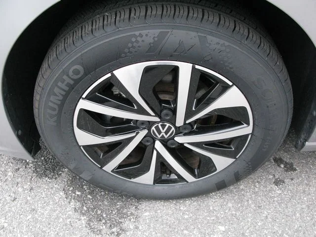 2024 Volkswagen Jetta S — photo