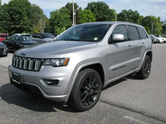 2020 Jeep Grand Cherokee Altitude — photo