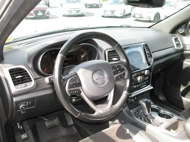 2020 Jeep Grand Cherokee Altitude — photo