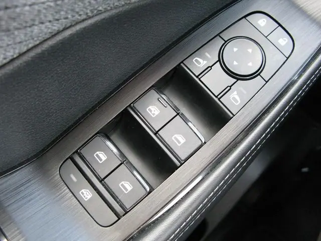 2023 Nissan Rogue SV — photo
