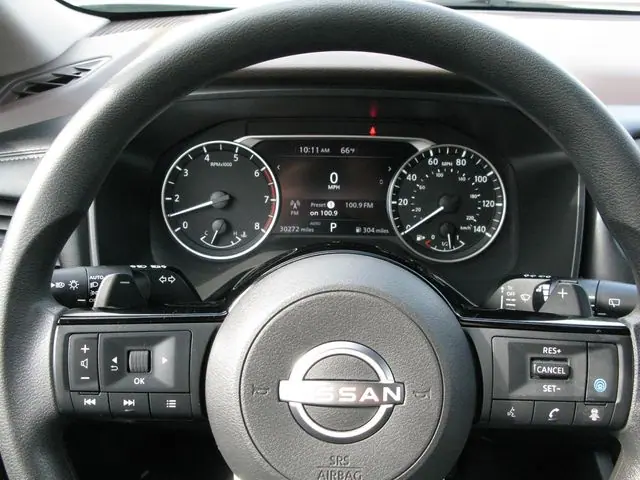 2023 Nissan Rogue SV — photo