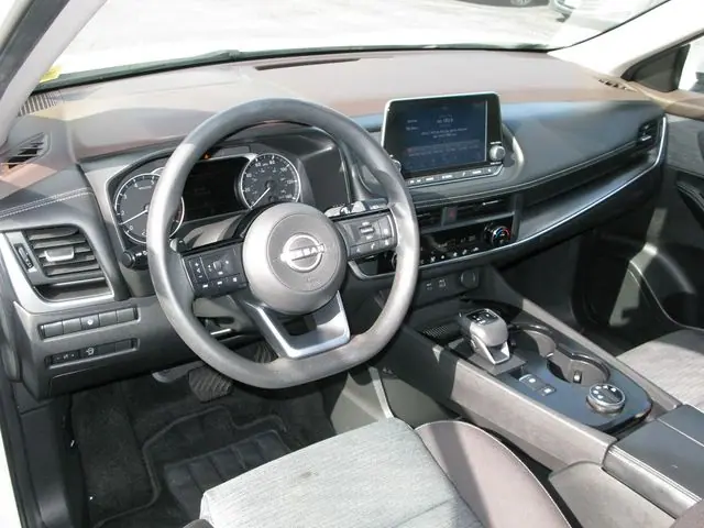 2023 Nissan Rogue SV — photo