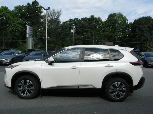 2023 Nissan Rogue SV — photo
