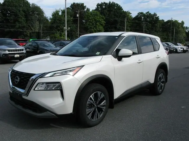 2023 Nissan Rogue SV — photo