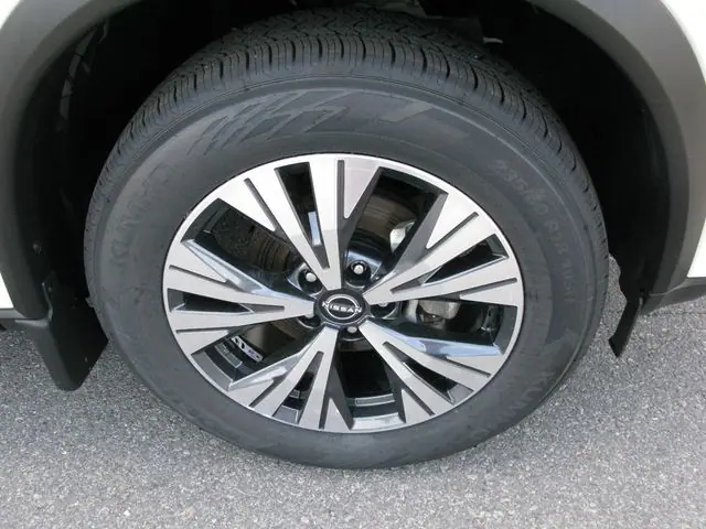 2023 Nissan Rogue SV — photo
