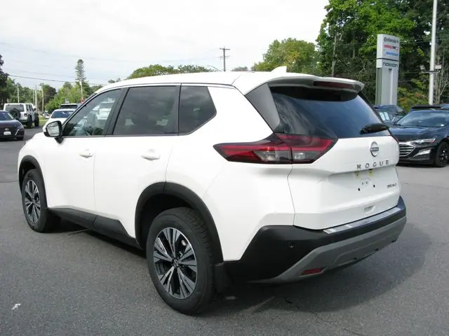 2023 Nissan Rogue SV — photo