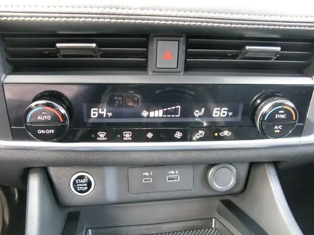 2023 Nissan Rogue SV — photo