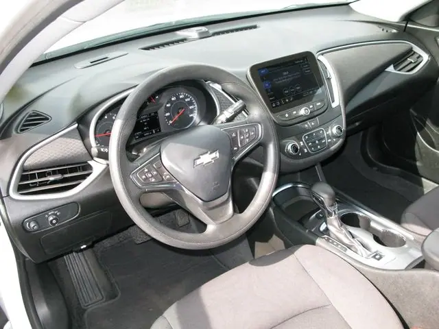 2024 Chevrolet Malibu LT — photo